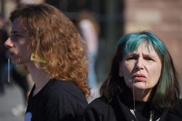 怎么讓三色燈默認白光 