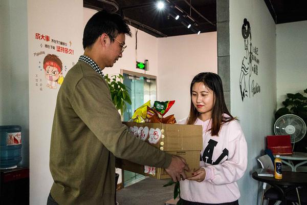 阿迪达斯清风系列