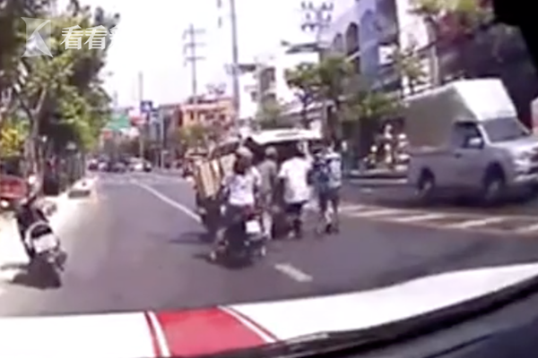 巴洛特利曼奇尼