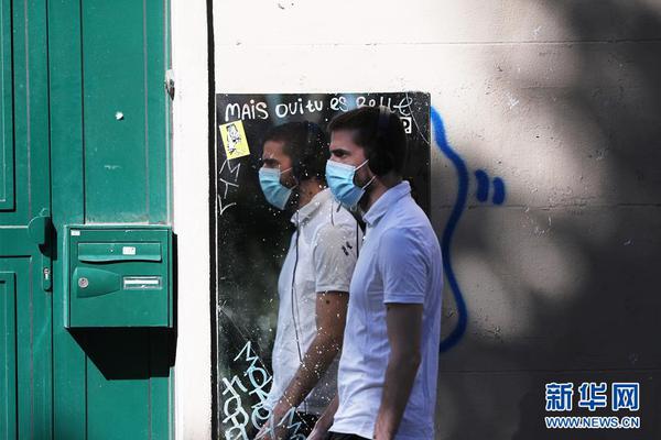 阿迪达斯清风系列