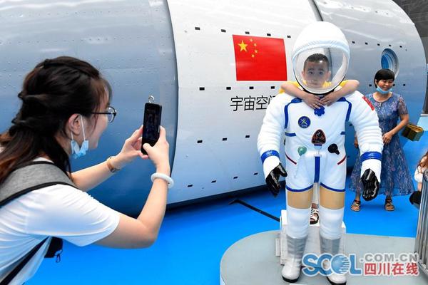 雷·刘易斯-乐鱼app(leyu)官方网站-乐鱼官网