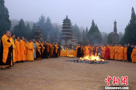 少林寺僧众扫塔祭祖仪式现场