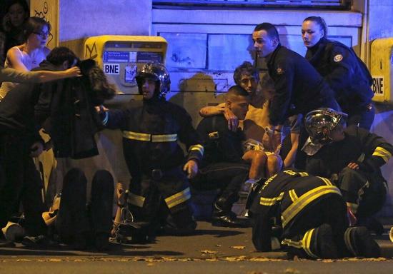 巴黎市区巴塔克兰剧院以及一家餐馆等地13日晚发生几起枪击案