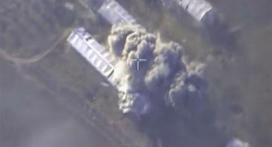 俄罗斯军机从空中对叙利亚境内的恐怖团伙“伊斯兰国”（IS）进行猛烈打击