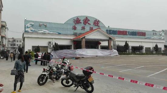 图为事发的酒楼。南都记者朱成方摄