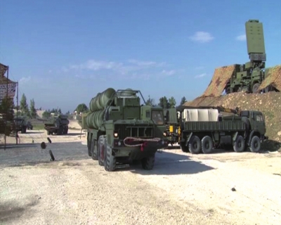 俄罗斯国防部11月26日公布的视频显示，俄罗斯向位于叙利亚的赫米姆空军基地运送SB400防空导弹系统。图/东方IC