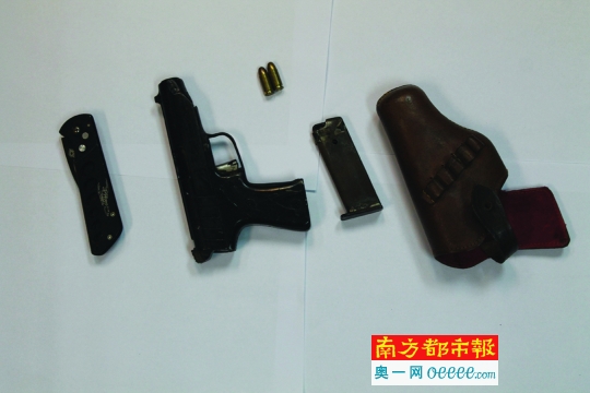  图为警方缴获的枪支和弹药。 通讯员供图 摄影：梁炜培