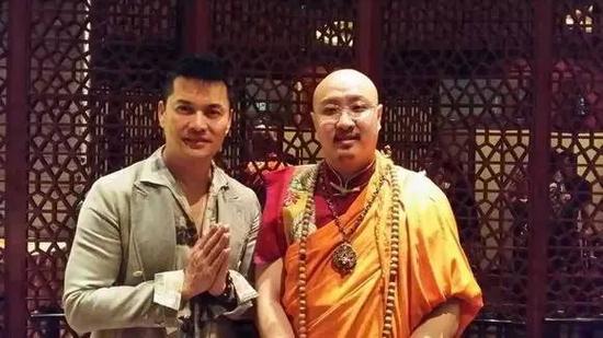 白玛奥色法王为张铁林师傅 明星在其公司任职