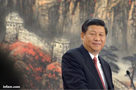 2012年11月15日，新一届中央政治局常委同记者见面，习近平发表讲话。