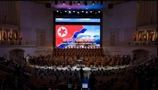 2015年8月31日，朝鲜人民军国家功勋合唱团次在莫斯科进行表演。（资料图）