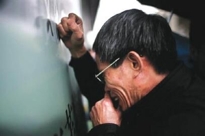 2013年一审宣判后，林父痛哭。