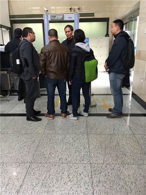 复旦投毒凶手父亲抵达上海二中院