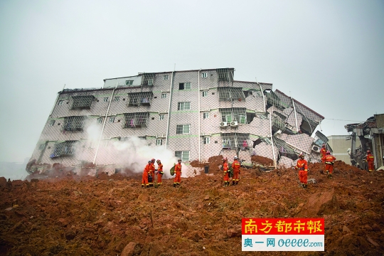 深圳发生山体滑坡 叔侄逃生后又上楼救出3人