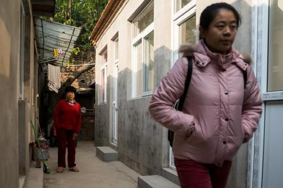 第六次人口普查数据显示,中国约有1300万人没户口,成为俗称的黑户。图中的北京女孩就是其中一员。