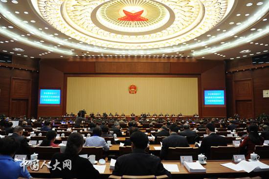 12月22日上午，十二届全国人大常委会第十八次会议举行第二次全体会议。