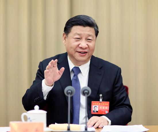 图为：2015年12月18日至21日，中央经济工作会议在北京举行。中共中央总书记、国家主席、中央军委主席习近平发表重要讲话