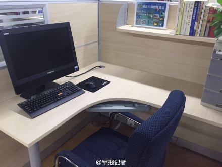  习近平 军报报社敲击键盘 发微博 的工位曝光(图