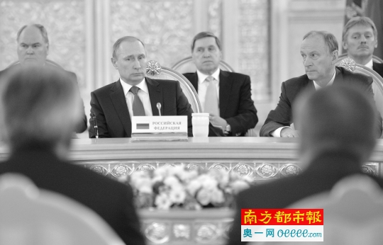 12月21日，俄罗斯总统普京(中)出席集体安全条约组织峰会。C FP供图