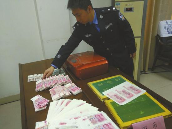 警方查获的假币，以及高清打印机、切纸刀等作案工具。