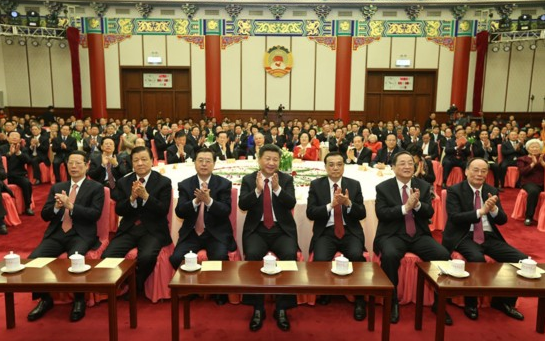 12月31日，全国政协在北京举行新年茶话会。党和国家领导人习近平、李克强、张德江、俞正声、刘云山、王岐山、张高丽出席茶话会并观看演出。新华社记者庞兴雷 摄 