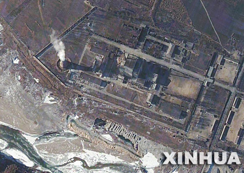 这是2006年1月5日拍摄的朝鲜核反应堆的卫星照片。据朝鲜中央通讯社1月9日报道，朝鲜当地时间当天11时进行了第一次核试验。