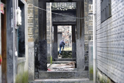 欧阳桂芳意外离去，留下年事已高的父母。