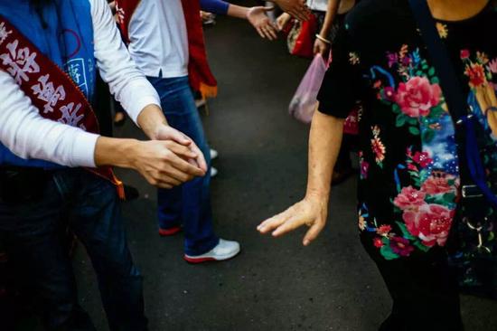并非所有人都会理会蒋万安伸出的手。邹璧宇摄