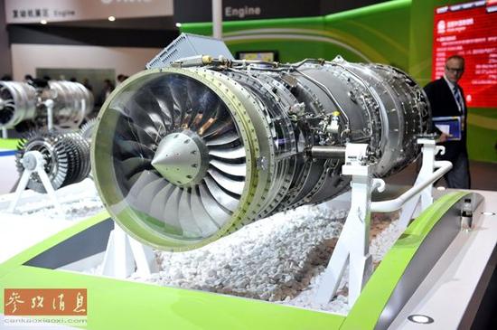 资料图：珠海航展上，中航工业展区展示的“岷山”发动机。