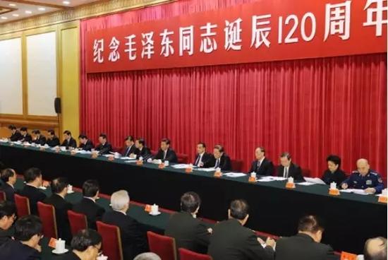 2013年12月26日，习近平出席纪念毛泽东同志诞辰120周年座谈会，在讲话中引用众多毛泽东的经典名句。 图片来源网络