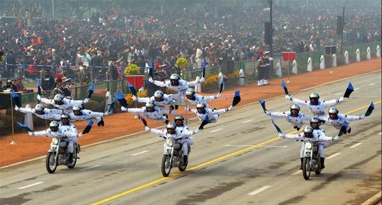 别小看印度阅兵“开挂”摩托车 那是大有来历的_新闻中心_新浪网