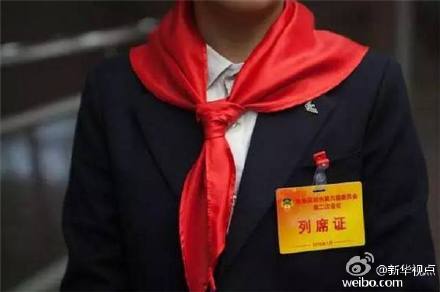 少年列席时所穿的名牌西服