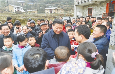 2月2日，习近平在井冈山市茅坪乡神山村给乡亲们拜年，祝乡亲们生活幸福、猴年吉祥。新华社记者谢环驰摄