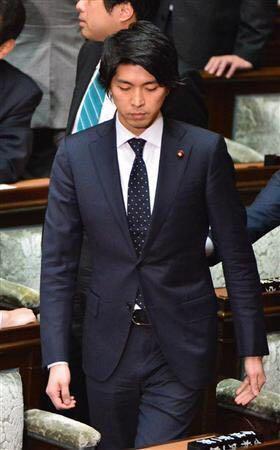 宫崎今年35岁，毕业于早稻田大学，已经是第二次当选为众议院议员。