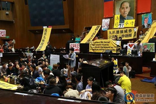 “太阳花学运”学生攻占台湾“立法院”