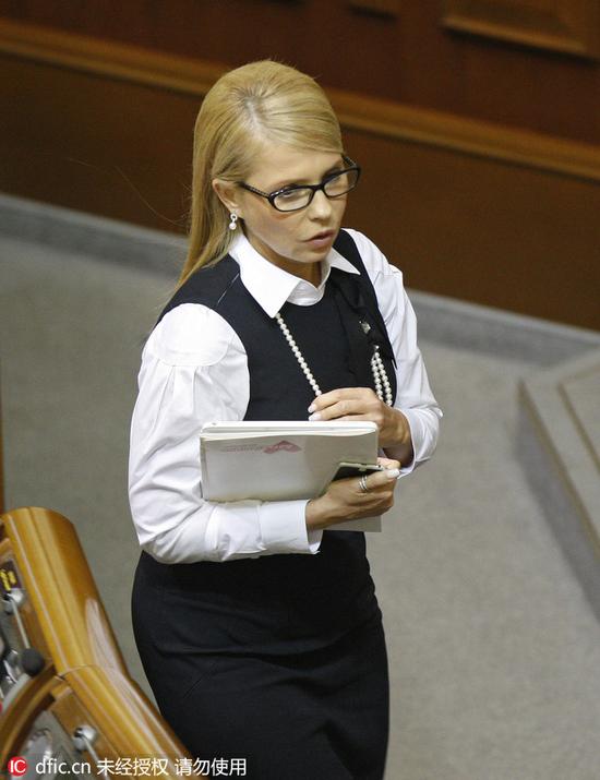 乌克兰前美女总理季莫申科换发型 长发披肩(图)1
