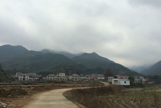 安徽皖南小山村全貌。