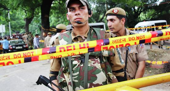 印度学生因种姓制度发生骚乱 600班火车取消|