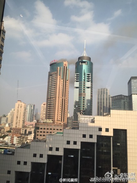 上海长征医院顶楼食堂突发大火 未发现伤亡(图