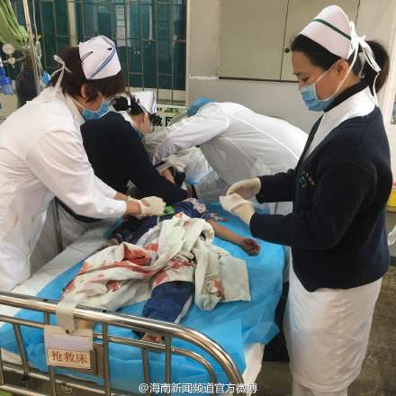受伤的孩子被分别送往省人民医院、海南医学院附属医院等。