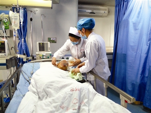 男子捉贼被小偷用砖头打成重伤昏迷不醒(图)|小