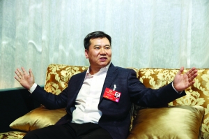 政协代表:学校球场应向小球员开放|足球|青训|球