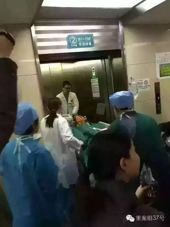 网传陈佳伍在医院抢救照片。 微博截图