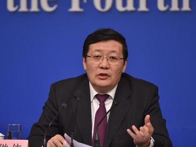 楼继伟：吃饭靠工资 借钱可以买房子