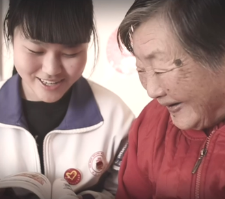 养老院里的微笑：儿女关心是最大幸福