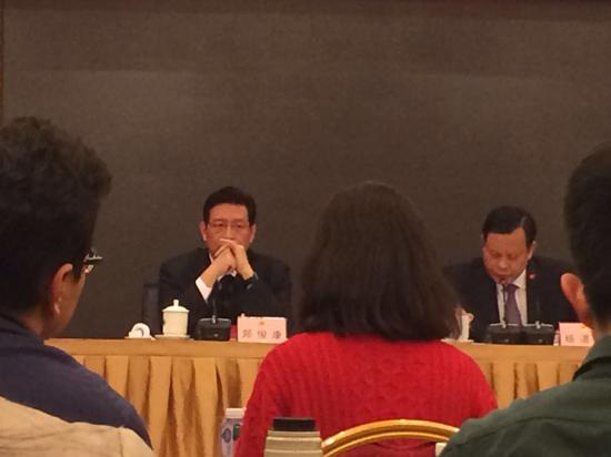 柳州市市委书记郑俊康参加广西代表团记者会