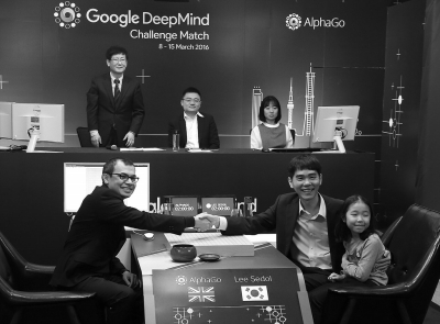 赛前李世石与AlphaGo之父哈萨比斯握手。新华社发