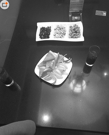 吴先生点的果盘、干果和茶，花费382元。(受访者供图)