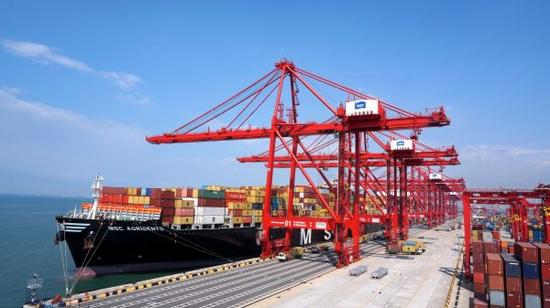 资料图片：科伦坡南港码头是中国和斯里兰卡共建“21世纪海上丝绸之路”务实对接标杆性项目，是南亚最深的集装箱码头。新华社