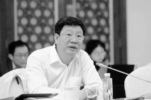 　　全国人大代表、广州市人大常委会主任陈建华。 