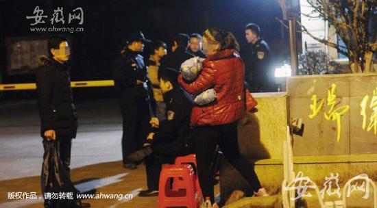 昨天凌晨2：00左右，民警等执法人员在北城世纪城瑞徽苑小区门口排查疑似传销人员。
